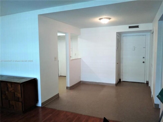 Building Photo - 2 bedroom in North Miami Beach FL 33165