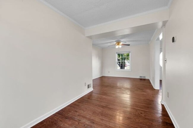 Building Photo - 22100 Revere St