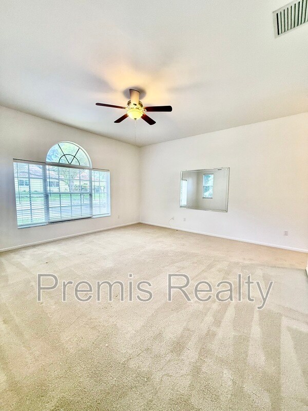 Building Photo - 642 Weathersfield Dr