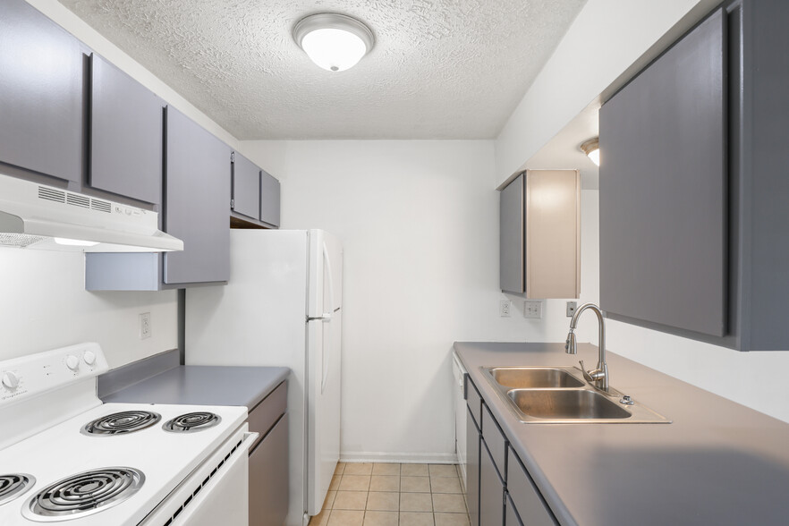 Primary Photo - Parkside Apartments