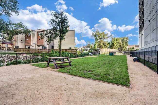 Building Photo - 5925 Almeda Rd