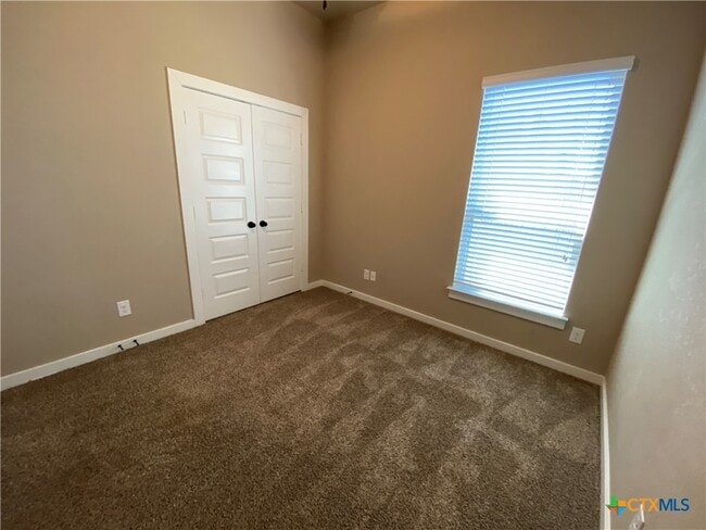 Building Photo - 2213 Avery Village