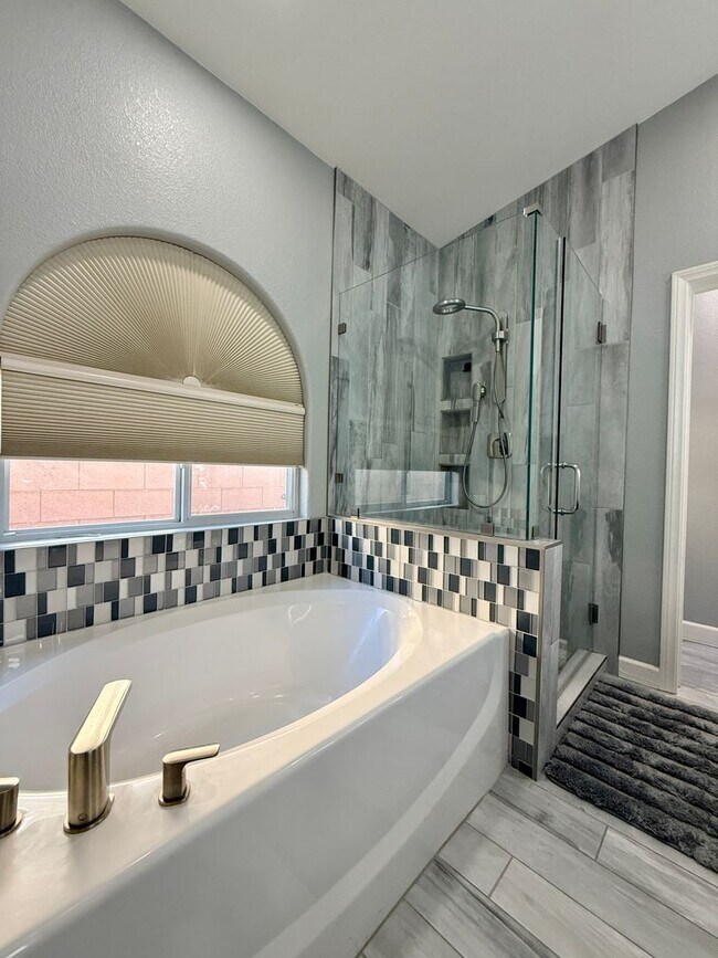 Building Photo - Welcome to this stunning 5-bedroom, 3-bath home located in the desirable Estates of Wigwam Ranch ...
