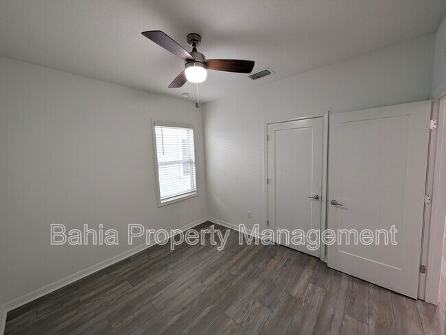 Building Photo - 1707 E Columbus Dr