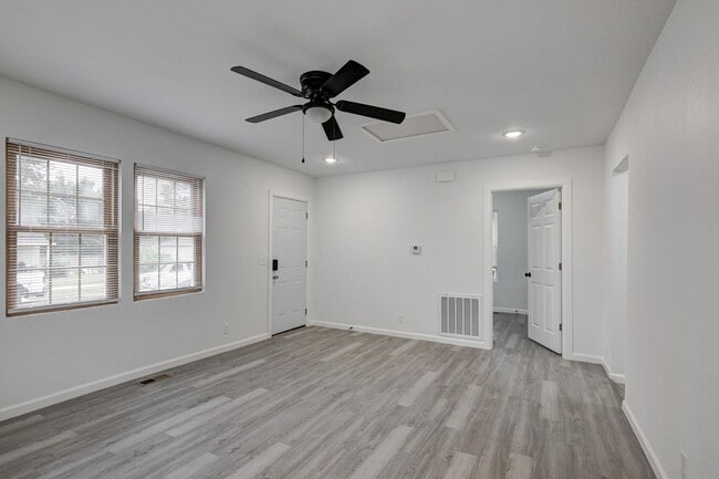 Building Photo - 2123 S Porter Ave