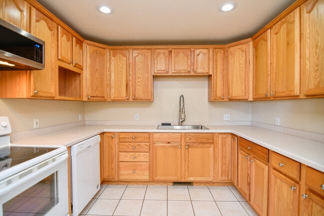 Building Photo - 235 Cavil Way