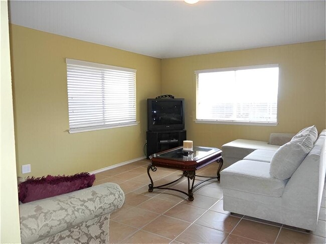 Building Photo - 1104 Remington Dr