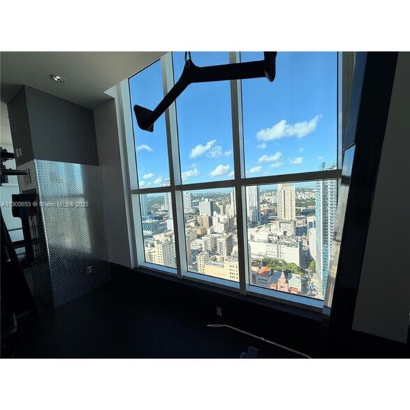 Building Photo - 133 NE 2nd Ave