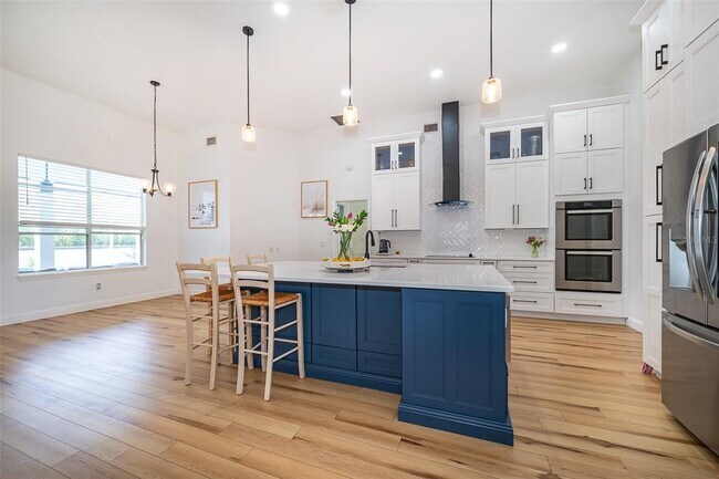 Building Photo - 8724 Kenmure Cove
