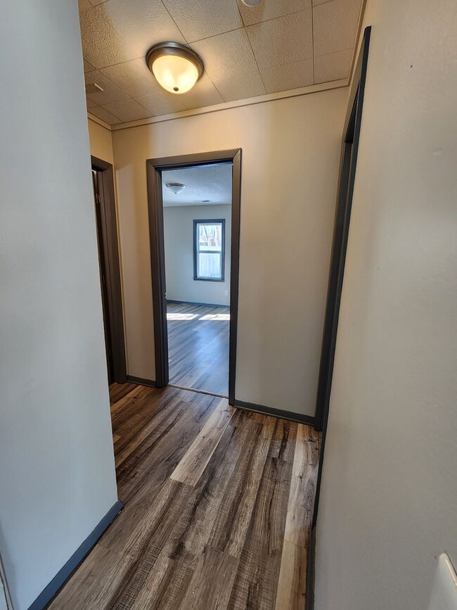 Building Photo - Spacious 2-Bedroom, 1-Bathroom Home AVAILABLE NOW!!