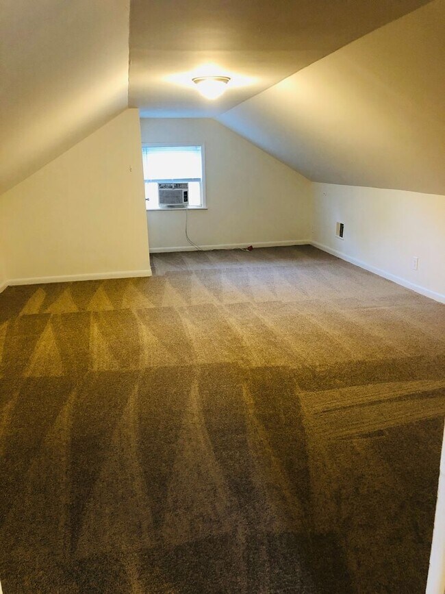 Building Photo - Adorable 3 bdrm/1.5 bath Home on a Corner Lot Across From Belmont Golf Course in Lakeside!