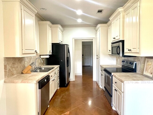 Building Photo - 3 Bed 2 Bath for Rent in Farmington Statio...