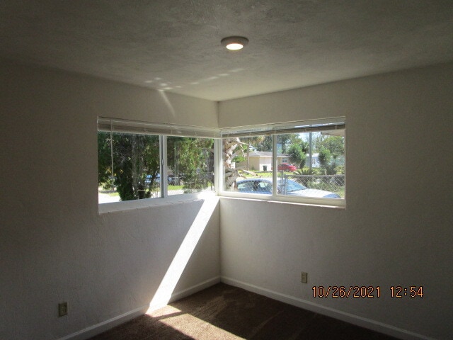 Building Photo - 946 Lewis Dr