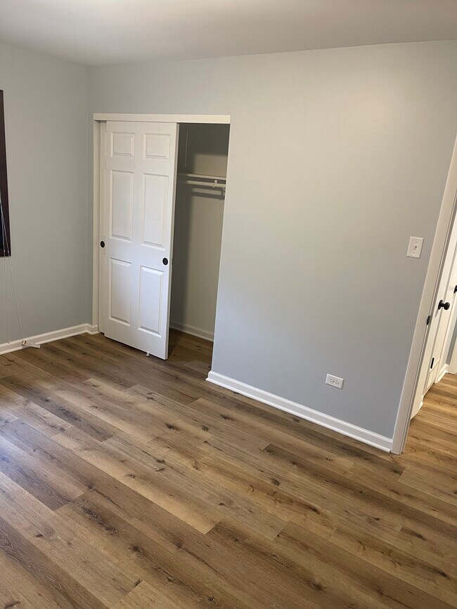 Building Photo - 5 Thomas Ct