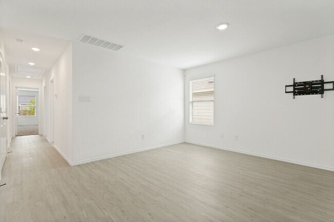 Building Photo - Modern 4-Bedroom Home Near Lackland AFB