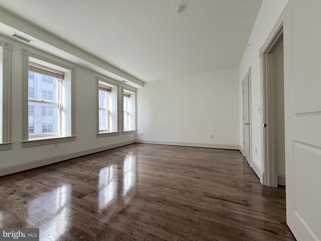 Building Photo - 515 9th St NW