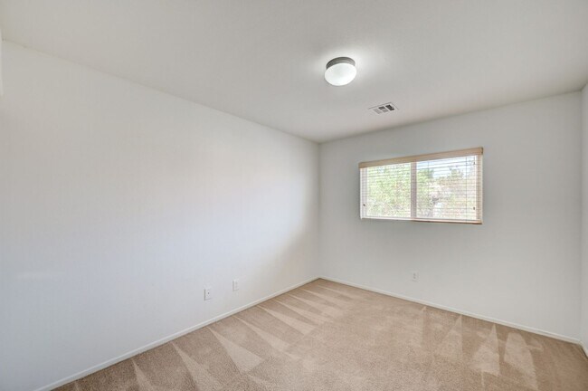 Building Photo - Beautiful 3 bedroom/2.5 baths located acro...