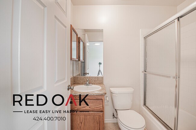 Building Photo - 4651 Cahuenga Blvd