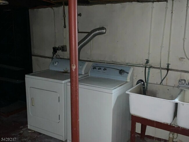 Building Photo - 2144 Evans St