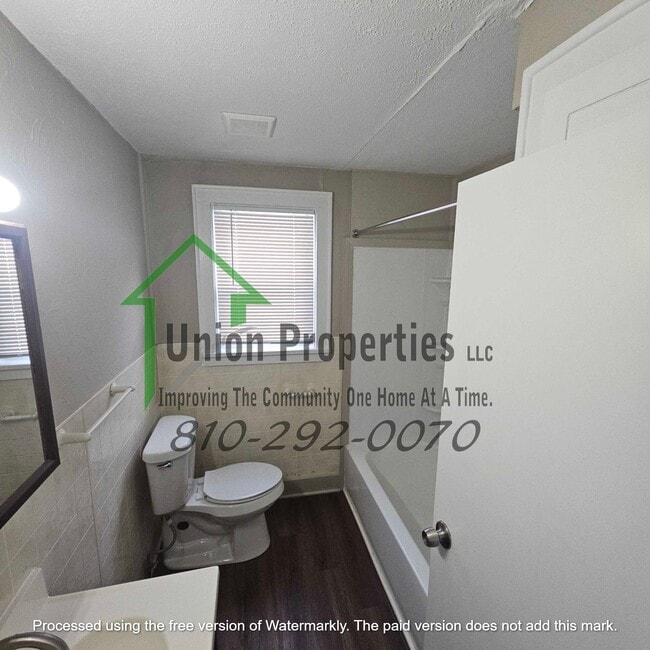 Building Photo - 1042 Gillett St