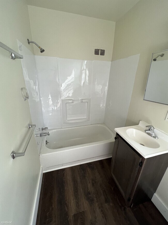 Building Photo - 4 br, 2 bath House - 414 Woodlawn Street S...