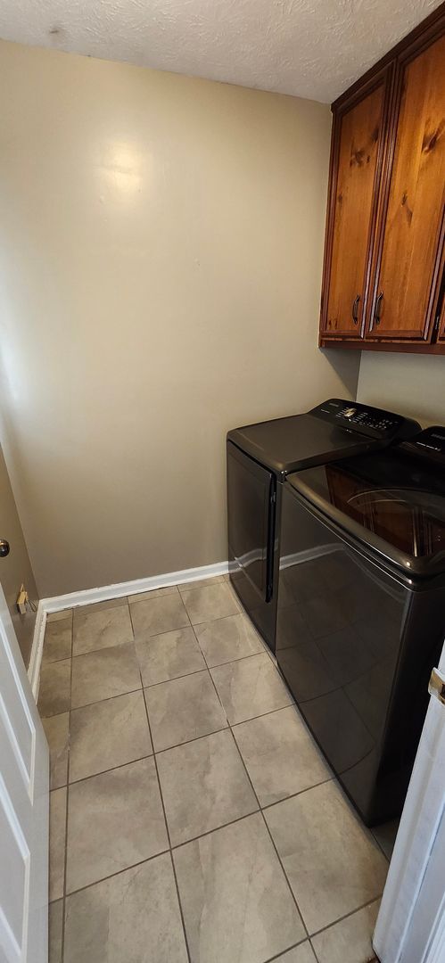 Building Photo - 4 bedroom home in North Columbus