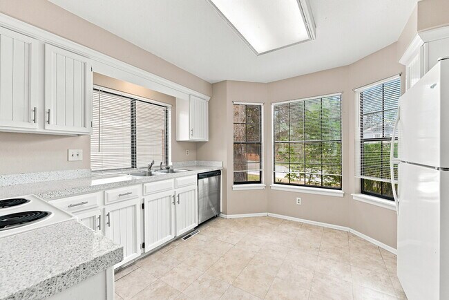 Building Photo - $2,940.95 - 3 bed 2.5 bath Home in Centennial with Central AC, and Great Backyard Space!