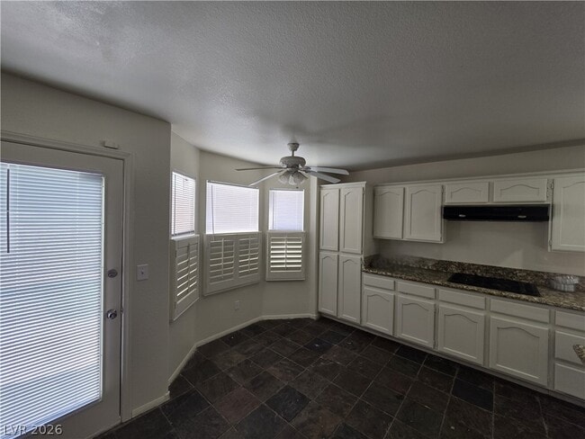 Building Photo - 8008 Dover Shores Ave