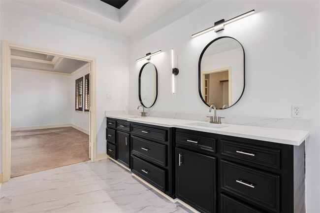 Building Photo - 4523 Maple St