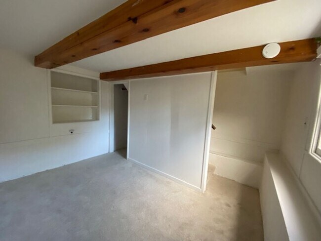 Building Photo - 916 Lighthouse Ave