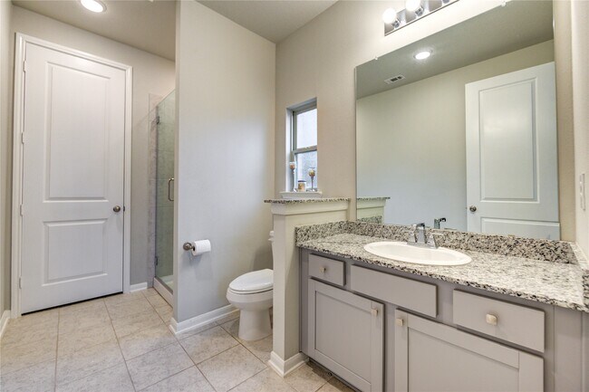 Building Photo - 2727 Camellia Ave