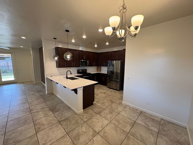 Building Photo - Beautiful home in a gated community Rent Ready!