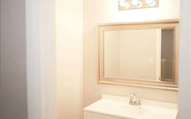 Building Photo - 203 Governors Dr