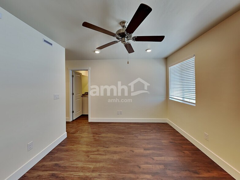 Building Photo - 1479 W Afton St