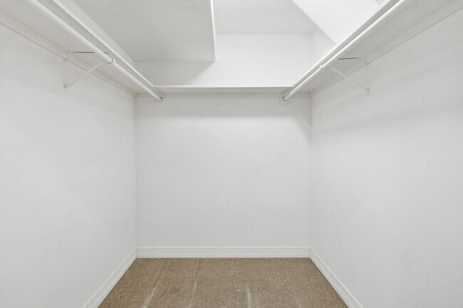 Building Photo - Beautiful Houston Home Featuring a Private Pool