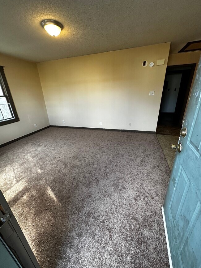 Building Photo - 113 Meadowgreen