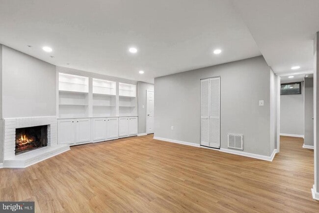 Building Photo - 4921 Sauquoit Ln