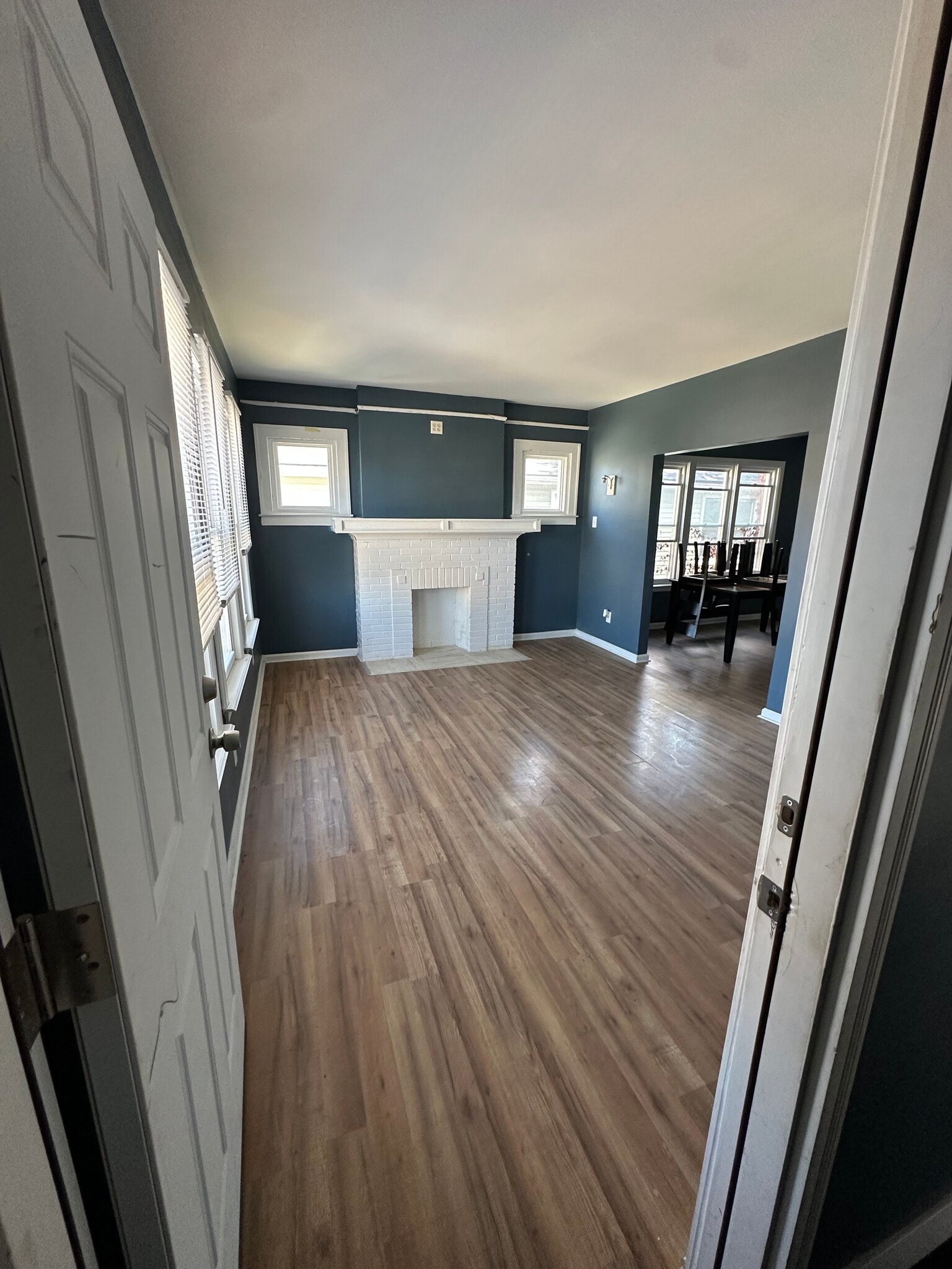Living Room - 2471 Ford St