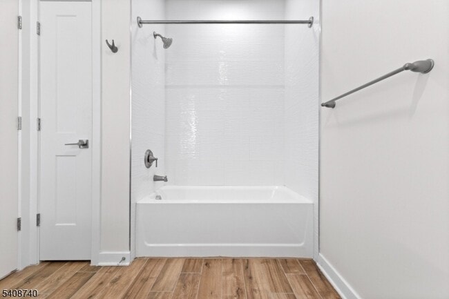 Building Photo - 321 E 3rd St