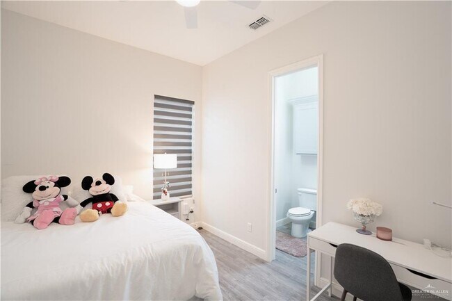 Building Photo - 2200 S 10th St