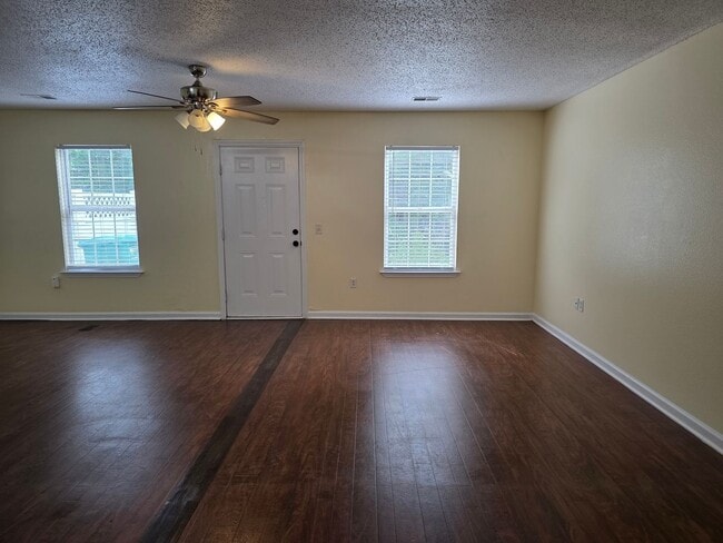 Building Photo - 1118 Towne Pk E Dr
