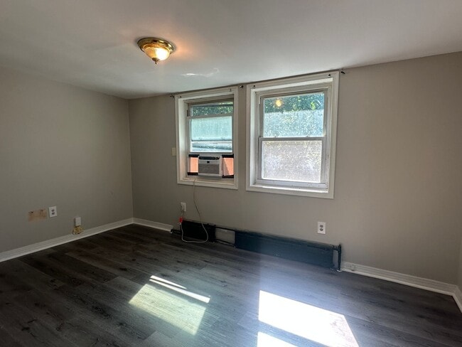 Building Photo - 720 Clifton Ave