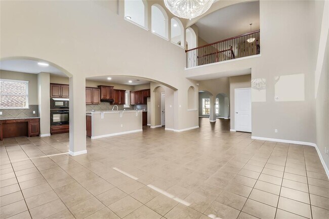 Building Photo - 401 Silver Trail