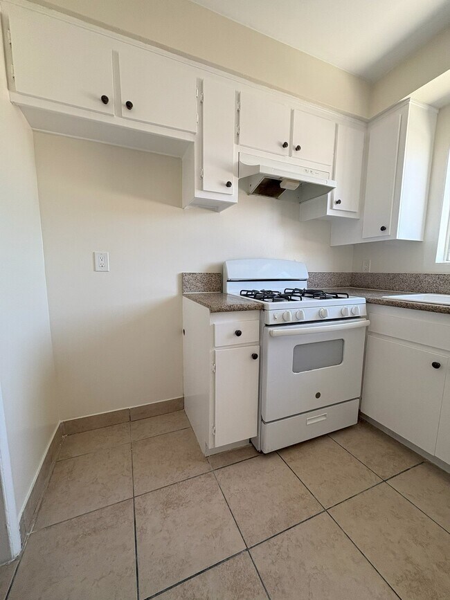 Building Photo - 4055 W 129th St