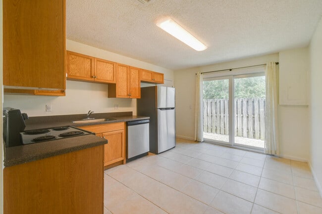 Building Photo - 8839 SE Hobe Ridge Ave
