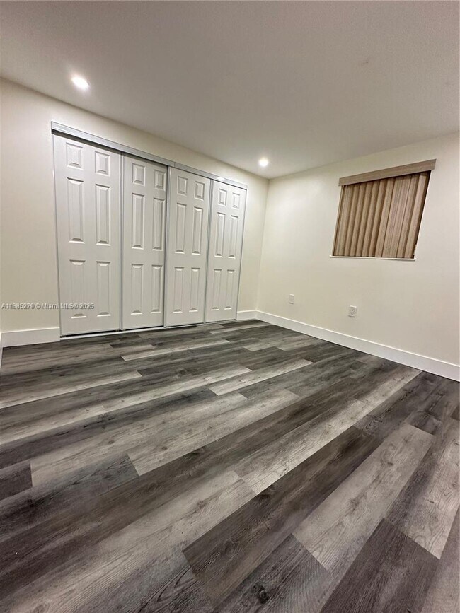 Building Photo - 1555 W 44th Pl