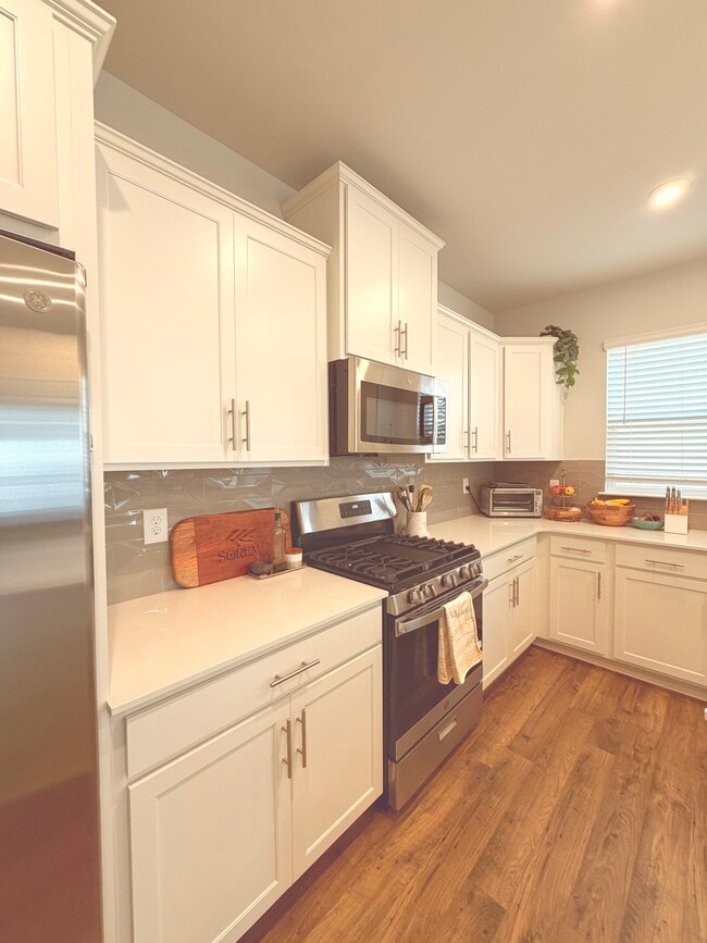 Building Photo - 306 Poinsett Bridge Wy