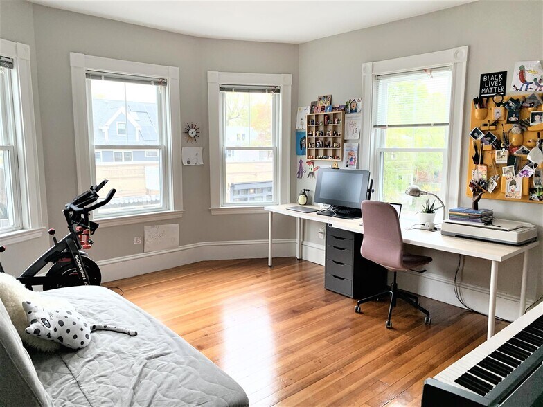 Building Photo - 107 Oxford St