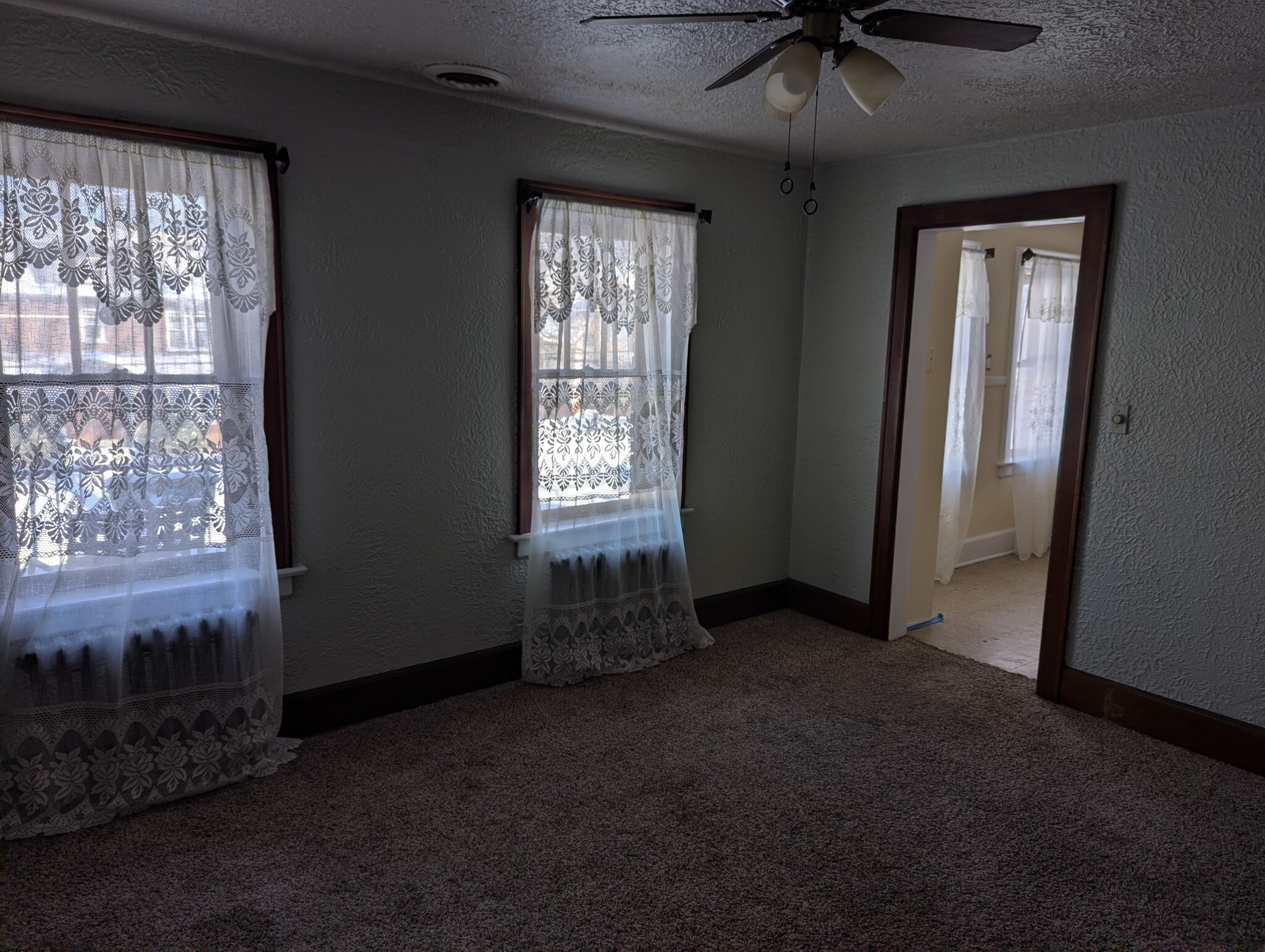 Building Photo - 663 W 7th St