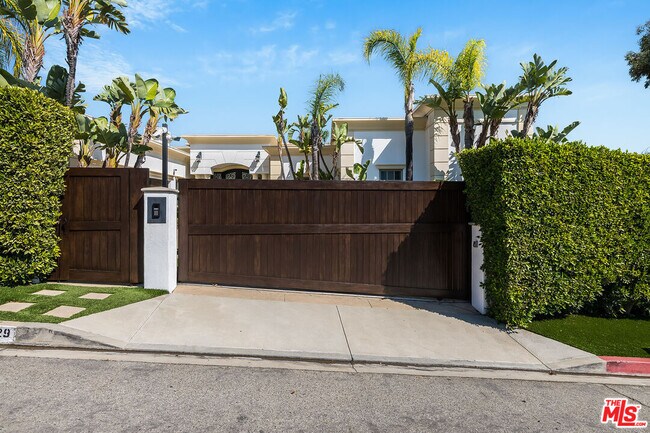 Building Photo - 9329 Nightingale Dr